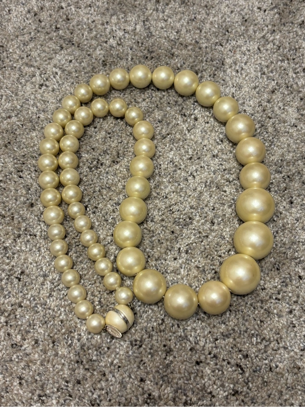💎 Talbots Graduated Glass Faux Pearl Necklace